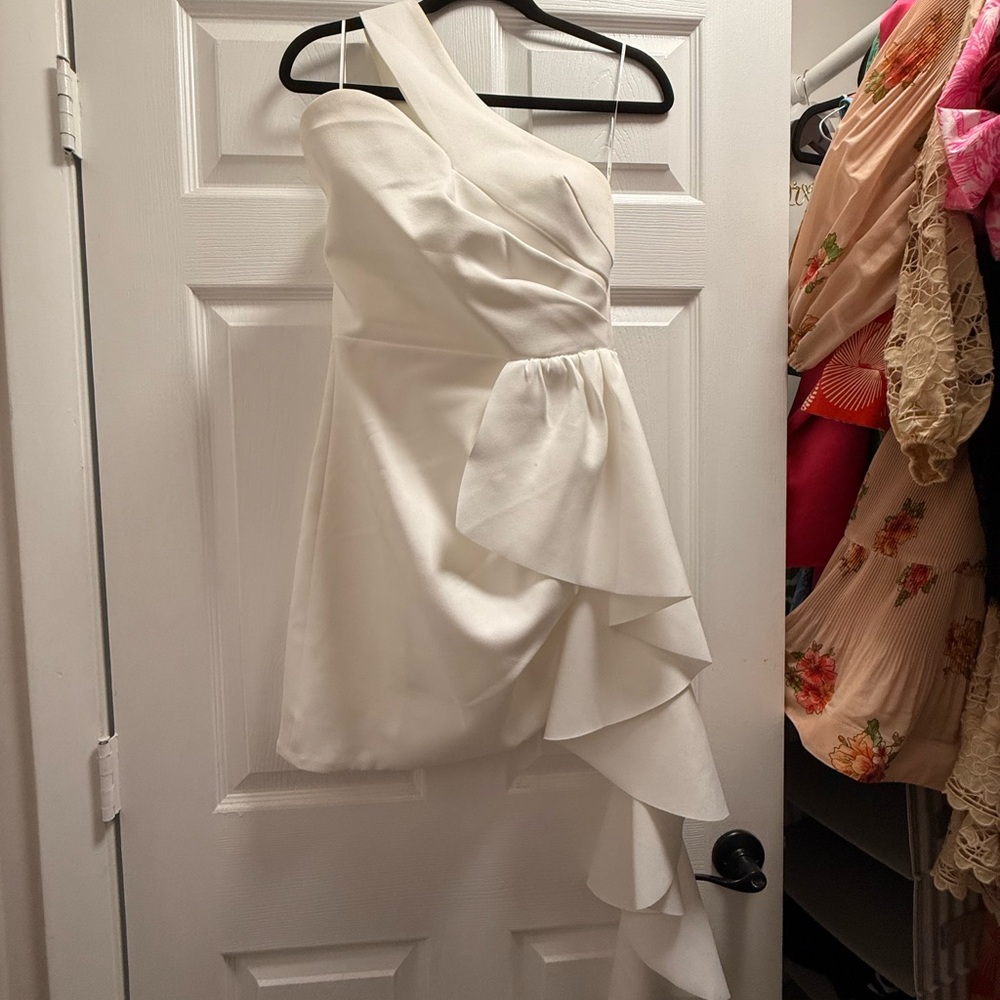 Elliatt White One-Shoulder Ruffle Dress
